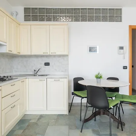 Il Glicine Sul - Wisteria On The Bellano