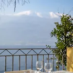 公寓 Il Glicine Sul - Wisteria On The *