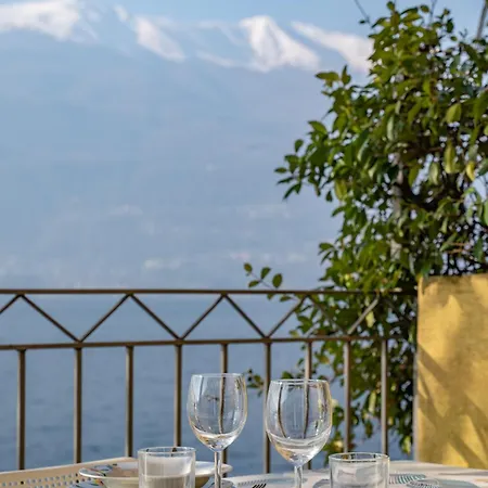 Il Glicine Sul - Wisteria On The Apartment Bellano