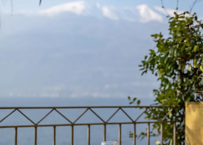 公寓 Il Glicine Sul - Wisteria On The *