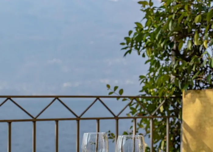 Il Glicine Sul - Wisteria On The Appartement Bellano