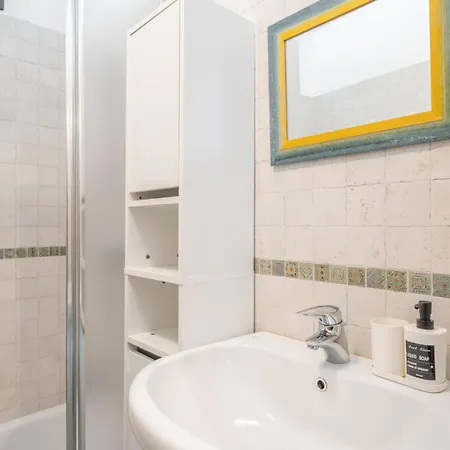 Il Glicine Sul - Wisteria On The